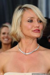 高清组图：奥斯卡红毯卡梅隆-迪亚兹裸色长裙飘逸