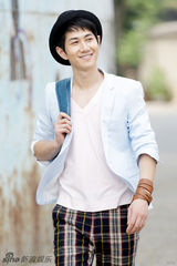 组图：何明翰回归阳光男孩 夏天日系清凉写真