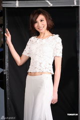 组图：林凡携新专辑归来 变美亮相否认整形