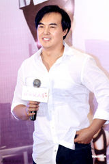 组图：巩俐刘德华新片首发仪式 携手亮相默契十足