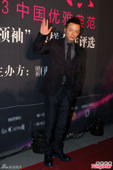 姚晨露背装秀性感 范冰冰否认收婚戒称自备(图)