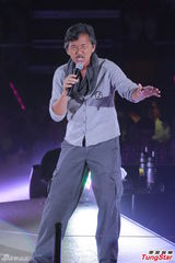 组图：露云娜贾思乐联合开唱 林子祥现身助阵