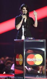 组图：拉娜德雷获全英最佳国际女歌手奖