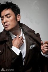 组图：李光洁写真大片曝光 眼神忧郁添熟男气质