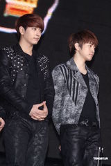 高清图：韩国五大组合天团开唱 SJ压轴掀高潮 