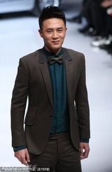 组图：杜淳揭幕中国时装周 淳爷们硬朗首秀