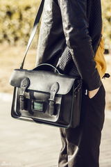 组图：李东学早春街拍 细节展现潮男风范