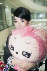 组图：《毒战》票房过亿 黄奕连赶三城庆功