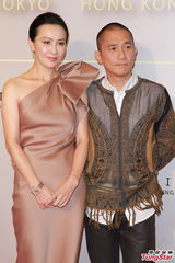 组图：刘嘉玲梁朝伟恩爱现身粉碎冷战谣言