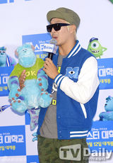 组图：韩星HAHA宣传《怪兽大学》大露搞怪表情