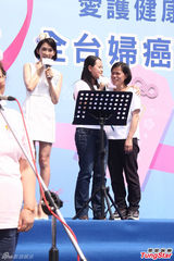 组图：林志玲紧身护士装秀身材 否认任唱歌评委