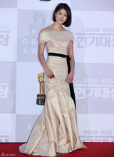 组图：韩国KBS演技大赏颁奖 张赫文根英等出席