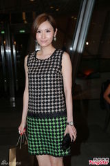 组图：乐易玲开生日派对 TVB花旦小生齐到贺