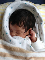 高清组图：碧昂斯女儿首曝光宝宝黑色卷发可爱