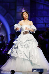 组图：孙浩英《歌剧明星》获胜 严智苑主持礼服抢眼