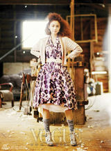 幻灯图：金泰熙田园写真清新自然 化身牧羊女美艳依旧