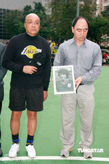 幻灯图：郭富城黄日华陈百祥等举行球赛纪念尹志强