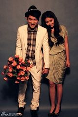 组图：颖儿吴建飞新年拍甜蜜写真 憧憬浪漫情人节