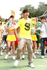 幻灯图：罗志祥代言大秀舞技 自创舞步受青睐