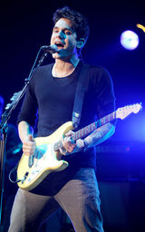 幻灯图集：约翰-梅耶伦敦开唱 为海地灾民募捐