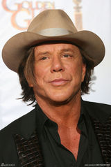 高清组图：金球奖后台 米基-洛克顶礼帽帅气亮相