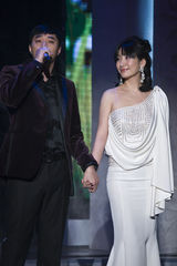 幻灯图集：秦海璐优雅礼裙吸人眼球