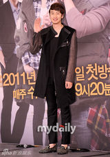 组图：韩星池昌旭黄信惠等出席新剧发布会