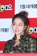 高清组图：李敏贞甜美亮相新片《完美广播》首映