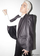 组图：妖男亚当-兰伯特白发魔头造型写真前卫