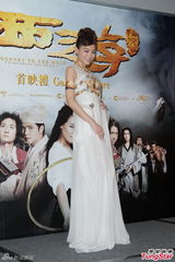 组图：舒淇获周星驰两度亲脸 称高攀不起