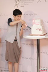 组图：吴君如庆生 称无再撮合古天乐陈妍希