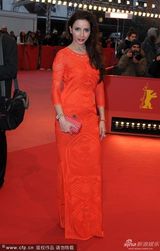 组图：《采铁人生命中的一页》首映 主演手挽手