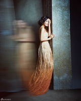 秦岚登《VOGUE》演绎粗眉妆魅力