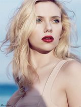 策划：不用扮英雄已能救世人 斯嘉丽性感宝典