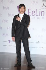 组图：邱泽公开大方示爱 称唐嫣是幸运星