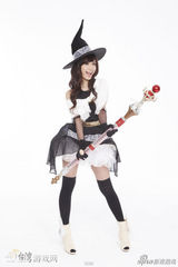 组图：翁滋蔓大眼酒窝性感写真