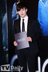 组图：银赫圭贤等出席音乐剧《Ghost》试演会