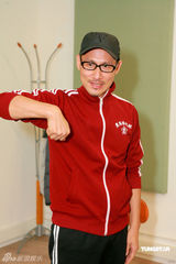 幻灯图集：庾澄庆张学友忙碌彩排 红绿搭配笑果十足