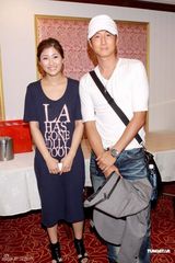 幻灯图：蔡少芬张晋秀恩爱 朱茵包裹严实出席活动 