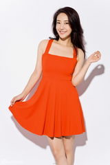 组图：《小爸爸》姜雨晨喜庆写真性感迷人