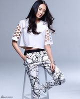 组图：童瑶再登杂志封面 轻熟女式早春时尚