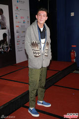 组图：阿Sa(蔡卓妍)与陈冠希同场零交流 拒主动打招呼