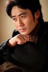 组图：吴秀波新写真深沉内敛 彰显王者风范