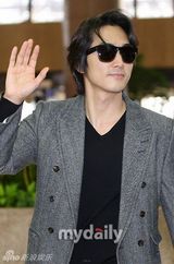 幻灯： 张东健元斌宋承宪飞往日本参加见面会