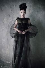 高清图：刘思彤复古油画大片 演绎17世纪欧洲经典