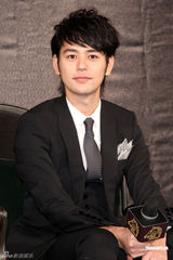 组图：妻夫木聪金马影展会影迷 现场大秀中文