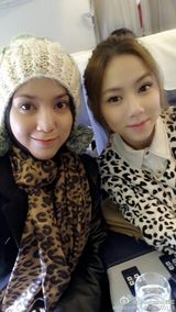 茜拉与家人私照曝光 长发美女爱卖萌