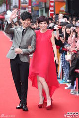 组图：林俊杰将写歌为四川灾区打气