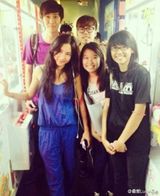 组图：张柏芝清凉装变水上健将 素颜变包子脸