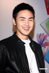 幻灯图：阮经天赵又廷书展上为《艋舺》造势